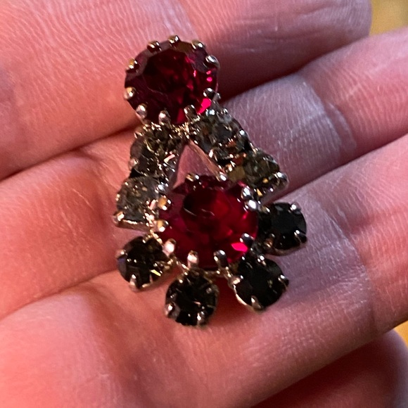 Antique Czech glass rhinestone clip on earrings red and black sparkling stones - Picture 6 of 8